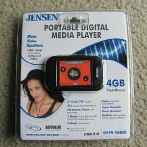 Jensen SMPV-4GBEB Portable Digital Media Player